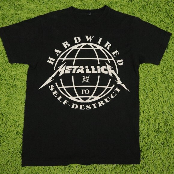 tops-vintage-metallica-hardwired-to-self-destruct-tour-graphic-tshirt